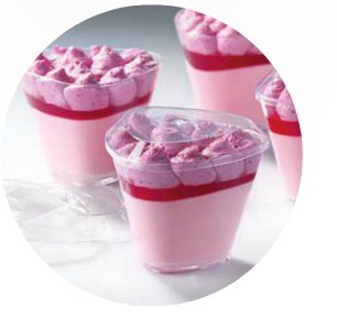 Coppetta triangolare trasparente con dessert rosa e coperchio
