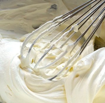 Preparato per crema Chantilly tra gli ingredienti per pasticceria